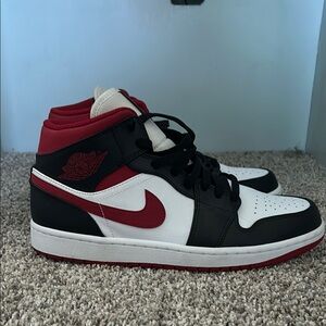 Nike Jordan 1 gym red